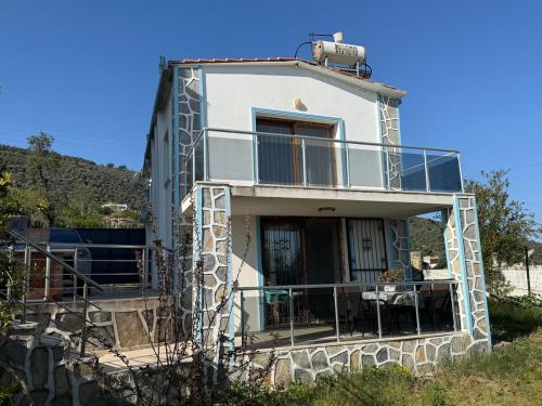 Kindya Stone House in Dort Tepe