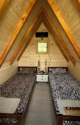 Istaba viesiem, JAKOV Camp in Vracenovici