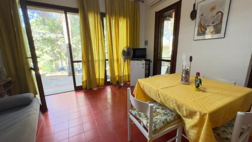Tesis özellikleri, Villetta Pinus Village in Santa Margherita di Pula