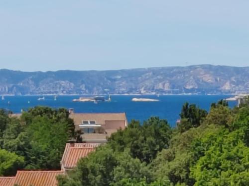 Pointe Rouge beach, dive, sail and seaview