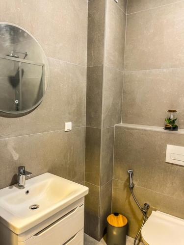 One-Bedroom Apartment image 10