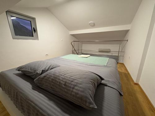 Waterfront Apartments - image 3
