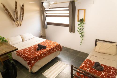 1 double bed, 2 twin beds