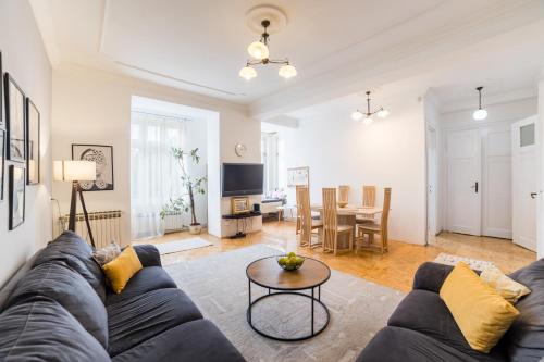 Urban Santiq City Center 3-bedroom apartment with balcony