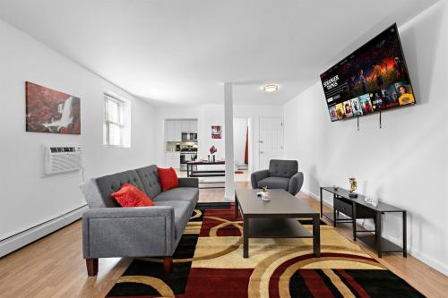 Cozy Family Getaway - NYC & NWK with free parking in Bayonne, USA