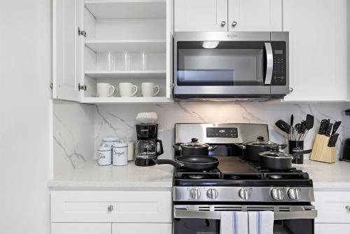Cozy Family Getaway - NYC & NWK with free parking in Bayonne, USA