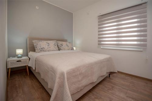 One-Bedroom Apartment image 10