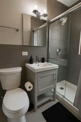 2BR Stylishly Apt in Lakeview - OD 3N - image 6