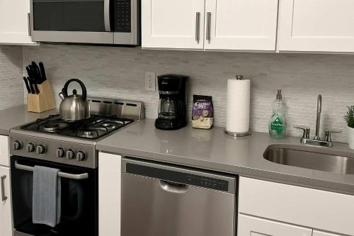 Modern 2BR with Reliable Wi-Fi - Roscoe 30 - image 8