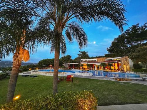 CR MARIPOSA RENTALS Lakeview PENTHOUSE with office space, pool, gym, tennis in 奥罗河