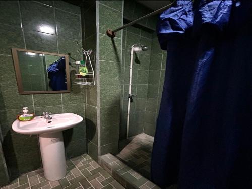 Casa Robles - Stay Near MGA Airport - image 3