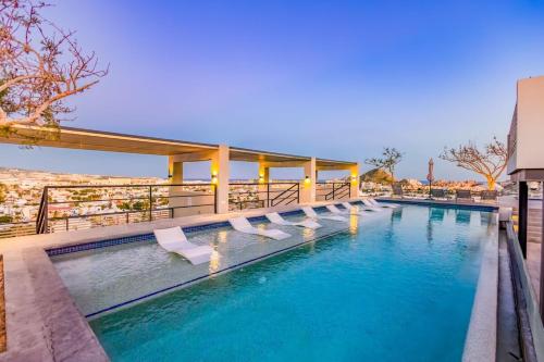 Cabo Penthouse Rooftop Pool Walk to Marina