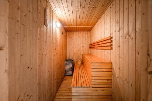 Suite with Balcony image 7