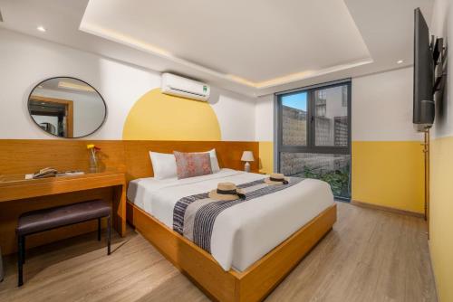 Two-Bedroom Apartment with Pool View image 9