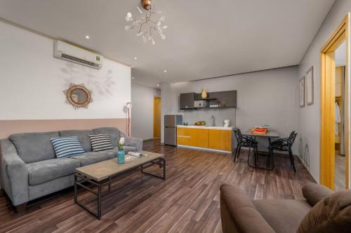 Two-Bedroom Apartment with Pool View image 4