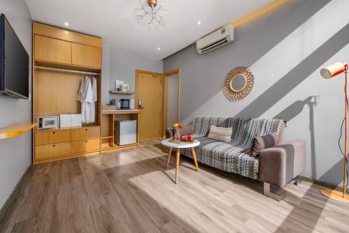 Suite with Balcony image 9