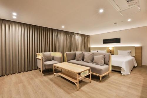 Gumi Indong Brown Dot Gumi Indong Branch