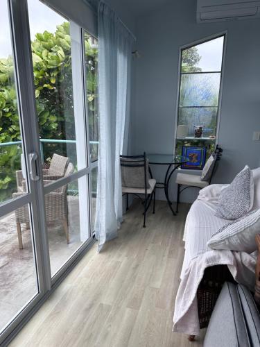 Studio 51 - just 30 seconds to the beach in Waikanae