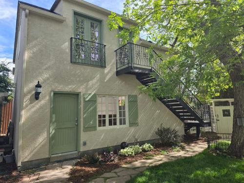 Luxury Living in the city in Lowry