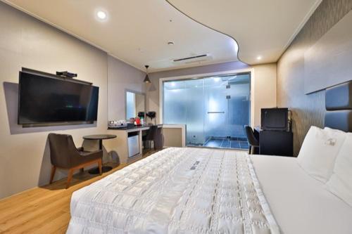 Changwon Bonggok-dong Hotel Daon