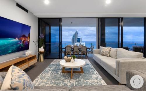 Exterior view of 5 Bedroom Executive Sub Penthouse in the heart of Surfers with full ocean views - Sleeps 12 - Circle