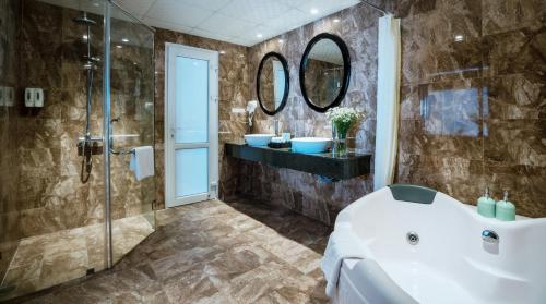 Sincerity Suite with Balcony image 5