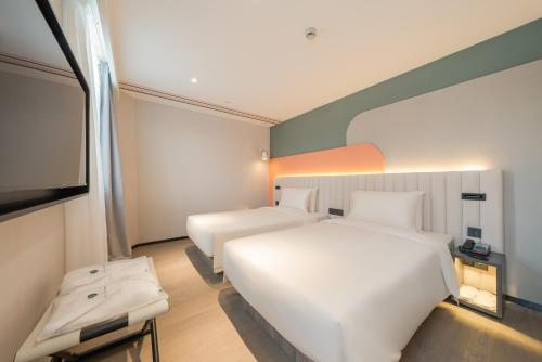 Jimu Twin Room image 4