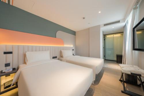 Jimu Twin Room image 3