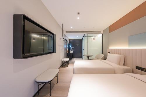 Executive Twin Room image 2