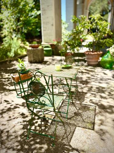 Double Room with Patio room in Villa La Dogana - B&B with a lovely garden - Private parking - Slow living in an old-fashioned historical home