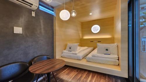 2 twin beds