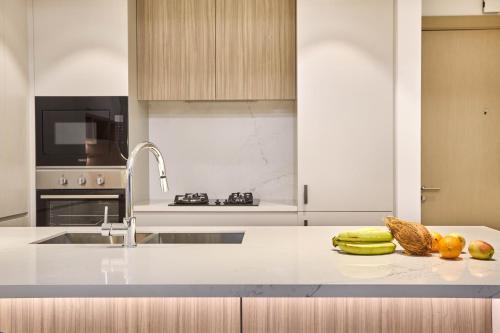 Designer Apartments in Kensington Waters, MBR City, with Pool Gym Sauna & Parking near Downtown and Creek, Dubaj (zdjęcie 9)