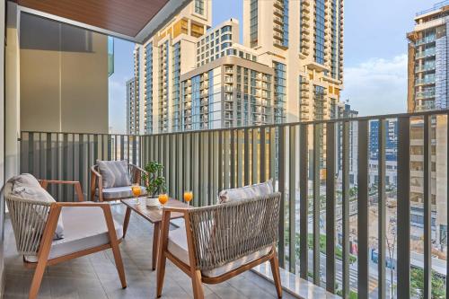 Designer Apartments in Kensington Waters, MBR City, with Pool Gym Sauna & Parking near Downtown and Creek, Dubaj (zdjęcie 3)