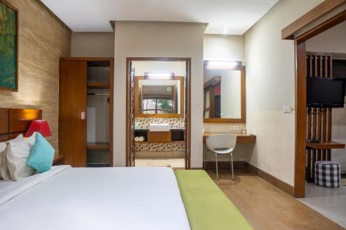 Deluxe One-Bedroom Apartment with Garden View image 10