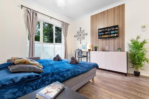Bright modern Flat near tower bridge, Londýn