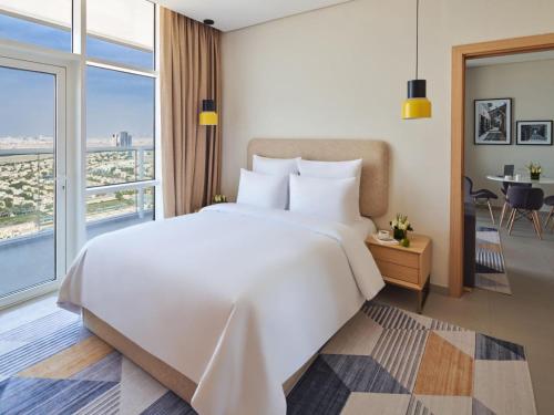 Private Apartment in Novotel JVT Comfort for 4 Guests, Dubai