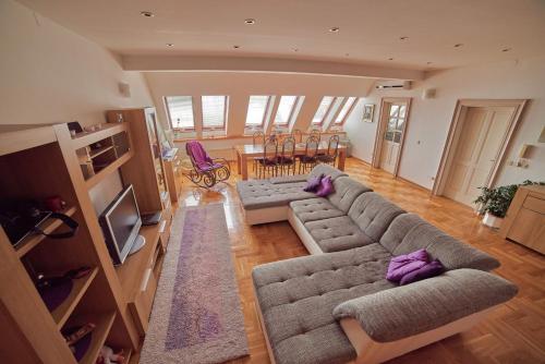 3 bedrooms, 5 beds