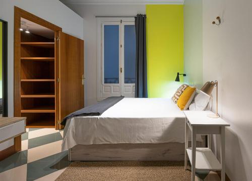 Standard Double Room with Shared Bathroom image 10