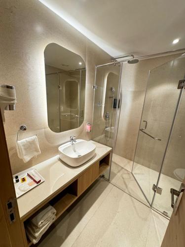 Deluxe Twin Room image 6