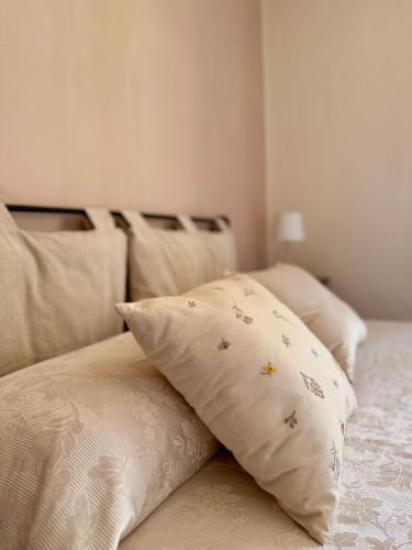 1 queen bed, 1 sofa bed