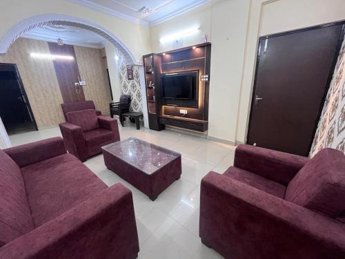 . Kashi Anadam Bnb