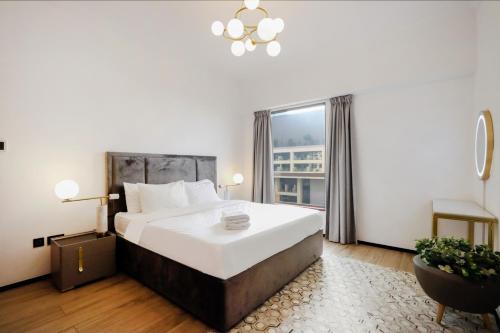 Livbnb-Upgraded 3BR plus Maid's Room, near Five Lux, Dubai (photo 3)