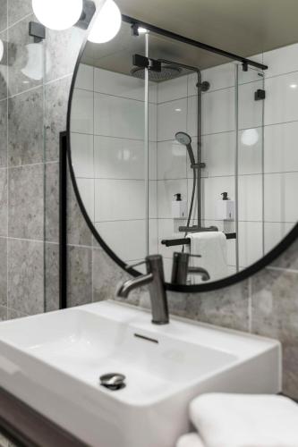Standard Double or Twin Room image 5