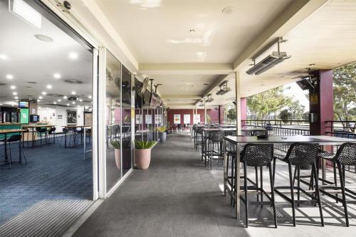 Nightcap at Colyton Hotel - image 6