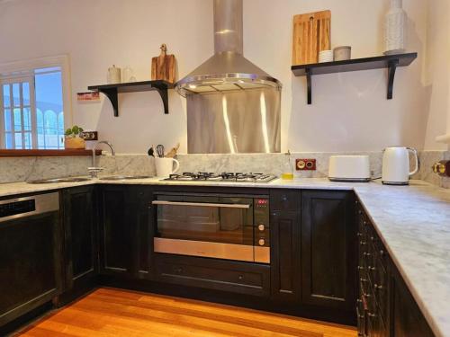 Chateau By The Bay in แบล๊คแมน เบย์