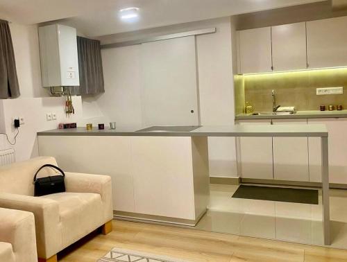 Bunker apartment in the Old Town, Bratislava (foto 8)
