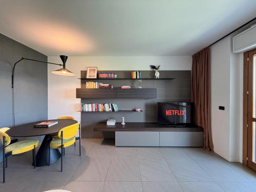 80m2, 7 piano, bilocale con 2 terrazze e 2 bagni in Quartiere Adriano