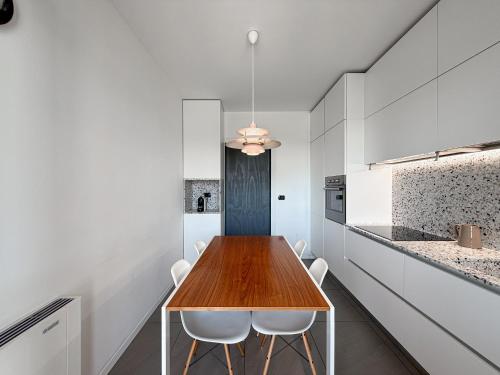 80m2, 7 piano, bilocale con 2 terrazze e 2 bagni in Quartiere Adriano