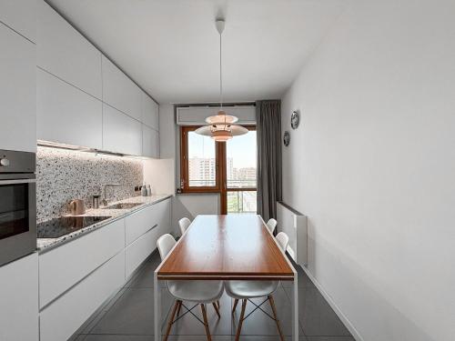 80m2, 7 piano, bilocale con 2 terrazze e 2 bagni in Quartiere Adriano