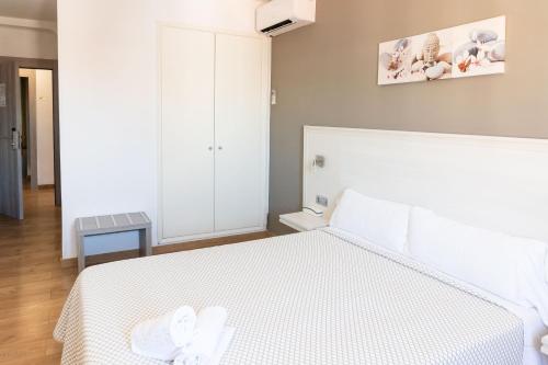 Double or Twin Room with Balcony image 10